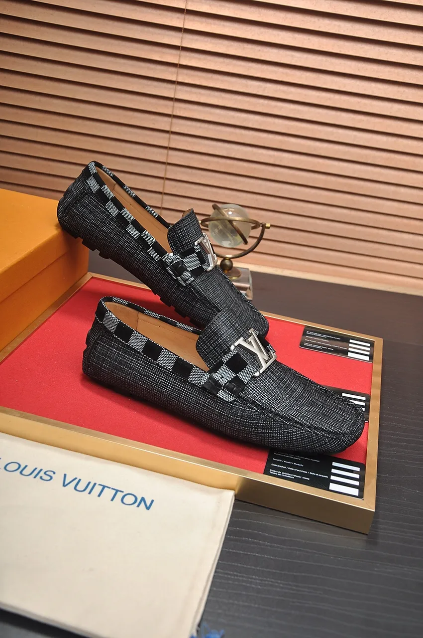 Men's men's shoes 💰420💶 [LV Doudou shoes] (water-dyed cowhide lining) new model is on the market, available on the official website. The new Doudou shoes are processed into single-color materials, and the uppers are made of imported horsehide leather. The body of the shoe is fully hemmed with mark thread, and is lined with imported original cowhide leather. The elegant shoe shape is super suitable for all-matching, and the size is 38-44.